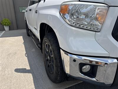 2016 Toyota Tundra SR5  CrewMax 4x4 - Photo 11 - Hesston, PA 16647