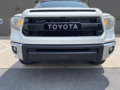 2016 Toyota Tundra SR5  CrewMax 4x4 - Photo 12 - Hesston, PA 16647