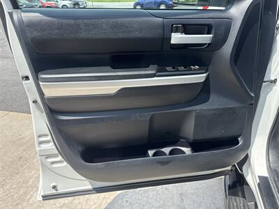 2016 Toyota Tundra SR5  CrewMax 4x4 - Photo 25 - Hesston, PA 16647