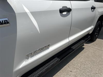 2016 Toyota Tundra SR5  CrewMax 4x4 - Photo 16 - Hesston, PA 16647