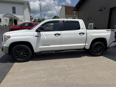 2016 Toyota Tundra SR5  CrewMax 4x4 - Photo 7 - Hesston, PA 16647