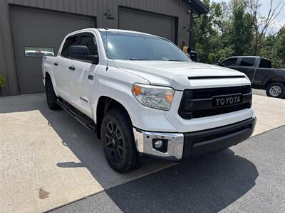 2016 Toyota Tundra SR5  CrewMax 4x4 - Photo 10 - Hesston, PA 16647