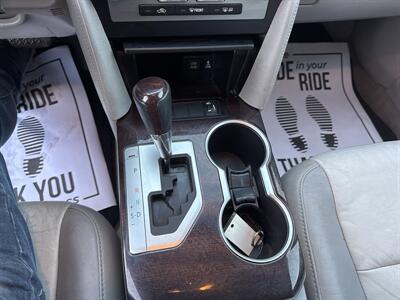 2013 Toyota Camry XLE V6   - Photo 21 - Hesston, PA 16647