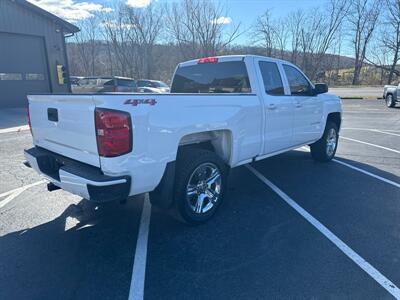 2019 Chevrolet Silverado 1500 Custom  LD Double Cab 4x4 - Photo 5 - Hesston, PA 16647