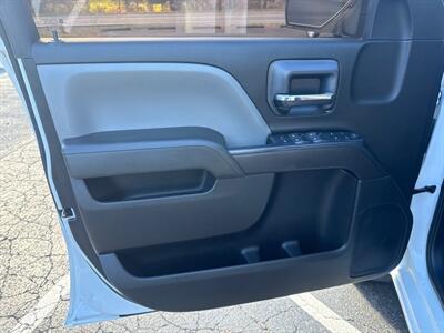 2019 Chevrolet Silverado 1500 Custom  LD Double Cab 4x4 - Photo 31 - Hesston, PA 16647