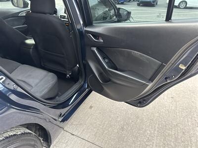 2018 Mazda MAZDA3 Sport   - Photo 36 - Hesston, PA 16647