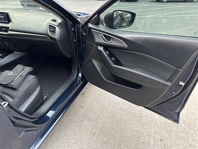 2018 Mazda MAZDA3 Sport   - Photo 38 - Hesston, PA 16647