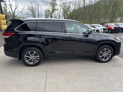2018 Toyota Highlander XLE  AWD - Photo 3 - Hesston, PA 16647
