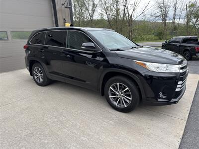 2018 Toyota Highlander XLE  AWD - Photo 2 - Hesston, PA 16647