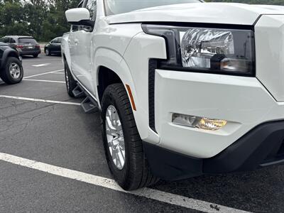 2022 Nissan Frontier SV  Crew Cab 4x4 - Photo 15 - Hesston, PA 16647