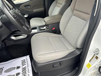 2022 Nissan Frontier SV  Crew Cab 4x4 - Photo 31 - Hesston, PA 16647