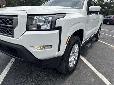 2022 Nissan Frontier SV  Crew Cab 4x4 - Photo 17 - Hesston, PA 16647