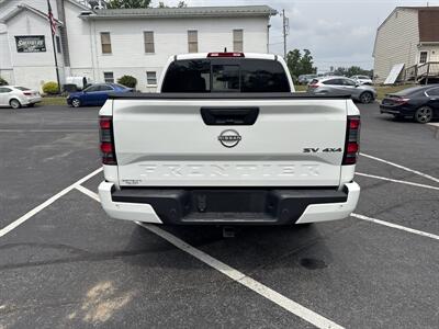2022 Nissan Frontier SV  Crew Cab 4x4 - Photo 7 - Hesston, PA 16647