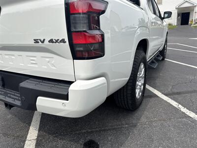 2022 Nissan Frontier SV  Crew Cab 4x4 - Photo 21 - Hesston, PA 16647