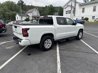 2022 Nissan Frontier SV  Crew Cab 4x4 - Photo 4 - Hesston, PA 16647