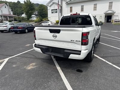 2022 Nissan Frontier SV  Crew Cab 4x4 - Photo 5 - Hesston, PA 16647