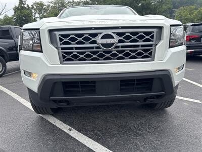 2022 Nissan Frontier SV  Crew Cab 4x4 - Photo 16 - Hesston, PA 16647