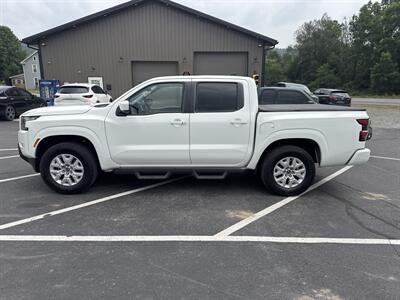 2022 Nissan Frontier SV  Crew Cab 4x4 - Photo 10 - Hesston, PA 16647