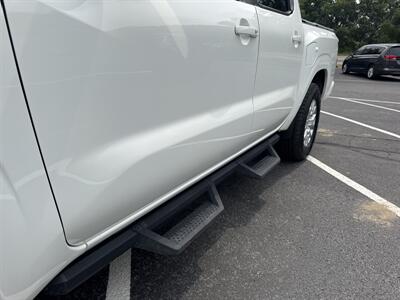 2022 Nissan Frontier SV  Crew Cab 4x4 - Photo 18 - Hesston, PA 16647