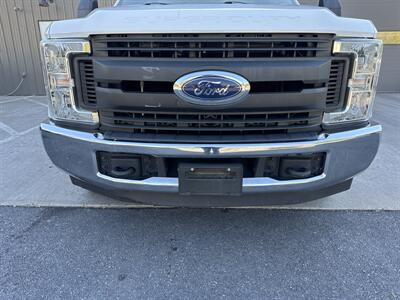 2019 Ford F-250 XL 2X4 - Photo 12 - Hesston, PA 16647