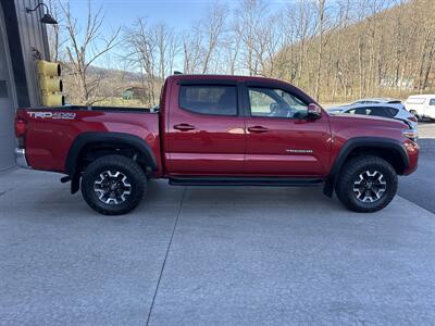 2016 Toyota Tacoma TRD Off-Road  Double Cab 4x4 - Photo 3 - Hesston, PA 16647