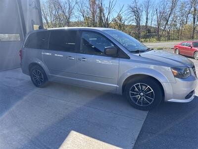 2015 Dodge Grand Caravan SE - Photo 2 - Hesston, PA 16647