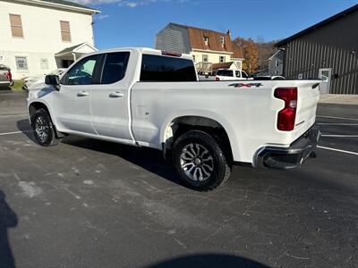 2021 Chevrolet Silverado 1500 W/T  DoubleCab 4x4 - Photo 9 - Hesston, PA 16647