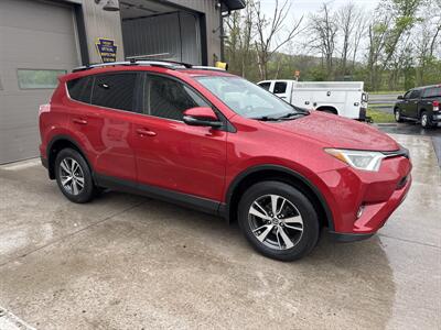 2017 Toyota RAV4 XLE  AWD - Photo 2 - Hesston, PA 16647