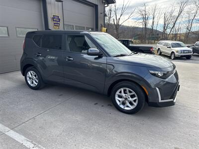 2024 Kia Soul LX   - Photo 2 - Hesston, PA 16647