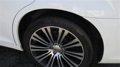 2013 Chrysler 300 Series S - Photo 10 - Downey, CA 90241