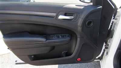 2013 Chrysler 300 Series S - Photo 17 - Downey, CA 90241
