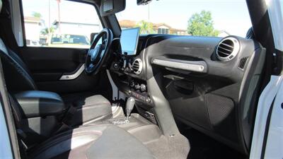 2014 Jeep Wrangler Rubicon   - Photo 16 - Downey, CA 90241