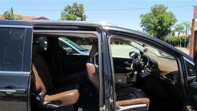 2018 Chrysler Pacifica Limited - Photo 6 - Downey, CA 90241