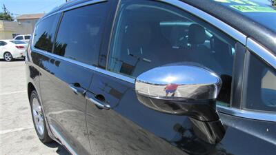 2018 Chrysler Pacifica Limited - Photo 3 - Downey, CA 90241