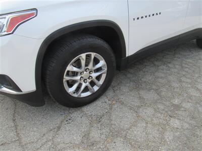 2019 Chevrolet Traverse LT Cloth   - Photo 5 - Downey, CA 90241