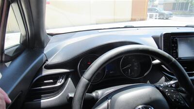 2018 Toyota C-HR XLE Premium - Photo 4 - Downey, CA 90241