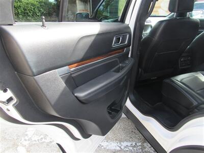 2018 Ford Explorer Limited   - Photo 14 - Downey, CA 90241