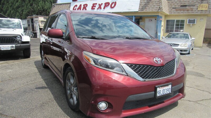2015 Toyota Sienna SE Premium 8-Passeng  