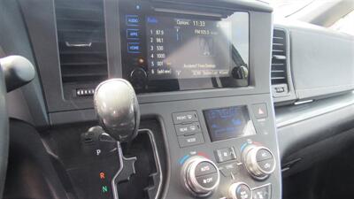 2015 Toyota Sienna SE Premium 8-Passeng   - Photo 15 - Downey, CA 90241