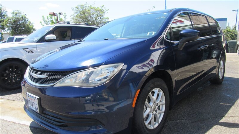 2017 Chrysler Pacifica LX   - Photo 1 - Downey, CA 90241