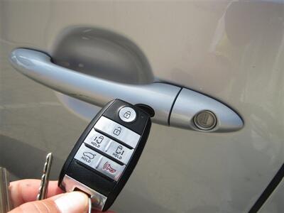 2016 Kia Sedona LX Plus   - Photo 25 - Downey, CA 90241