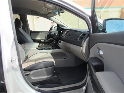 2016 Kia Sedona LX Plus   - Photo 18 - Downey, CA 90241