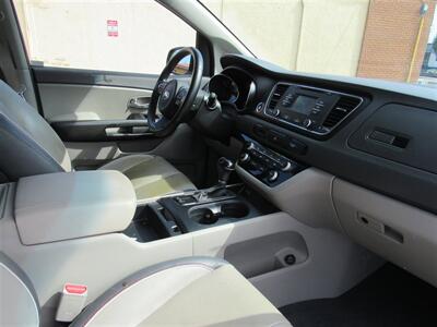 2016 Kia Sedona LX Plus   - Photo 19 - Downey, CA 90241