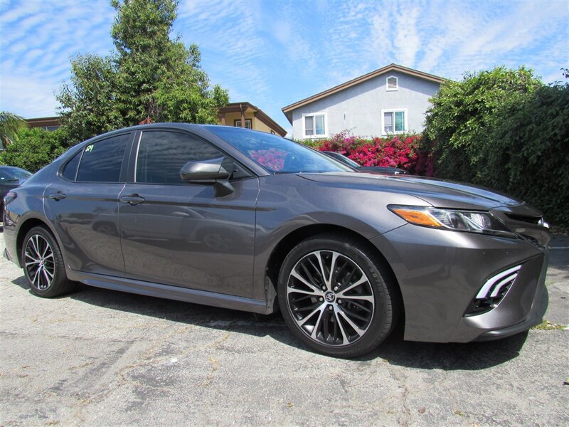 2019 Toyota Camry SE  
