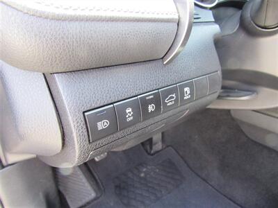 2019 Toyota Camry SE   - Photo 9 - Downey, CA 90241