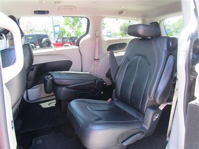 2017 Chrysler Pacifica Touring-L - Photo 12 - Downey, CA 90241