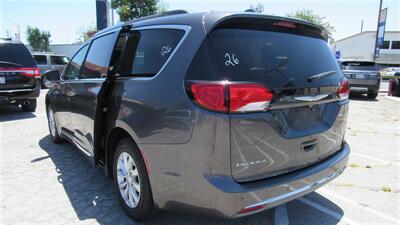 2017 Chrysler Pacifica Touring-L - Photo 19 - Downey, CA 90241