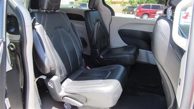 2017 Chrysler Pacifica Touring-L - Photo 27 - Downey, CA 90241
