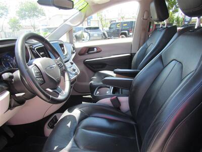 2017 Chrysler Pacifica Touring-L - Photo 10 - Downey, CA 90241