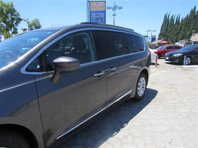 2017 Chrysler Pacifica Touring-L - Photo 5 - Downey, CA 90241